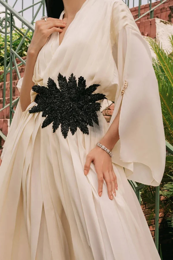 Delphine - Zainab Salman - Dandelion - Image 3
