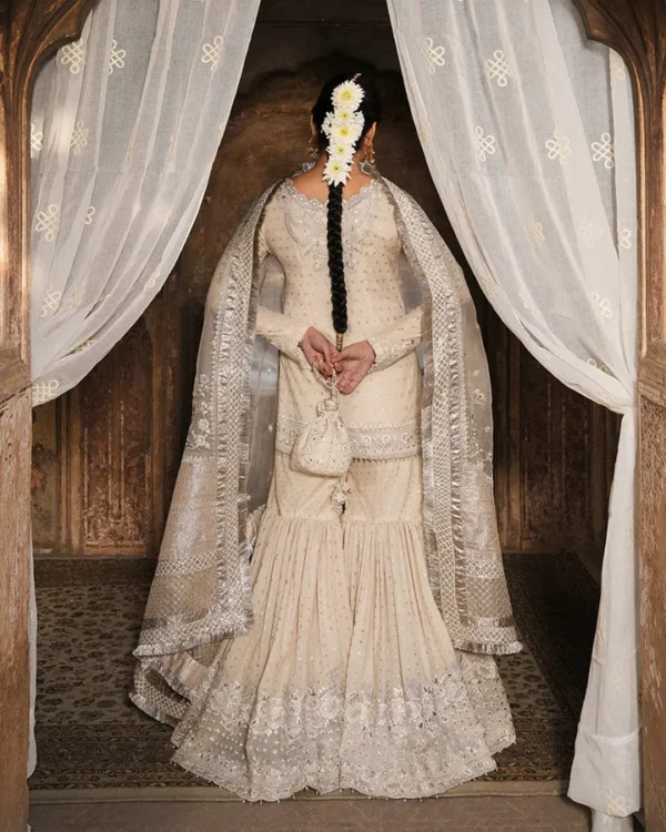 Faiza Saqlain Zimmal - Devina
