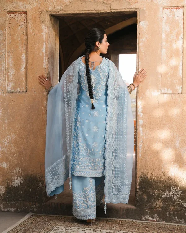 Faiza Saqlain Zimmal - Yulia