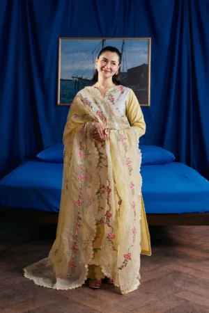 Maryam Hussain Luxury Lawn 26 - Titli